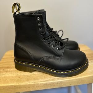 1460 Smooth Leather Lace up Doc Martens